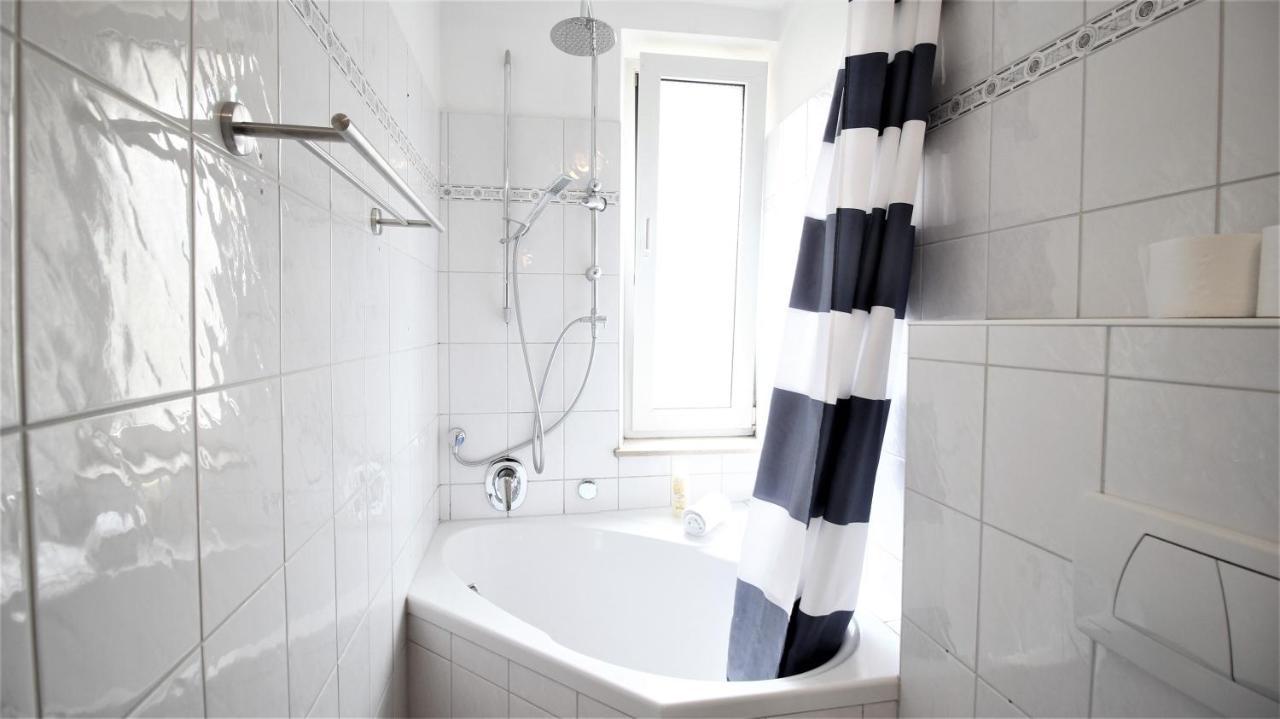 Apartamento Zentral Wohnen - Inkl. Privatem Stellplatz Wurzburgo Exterior foto